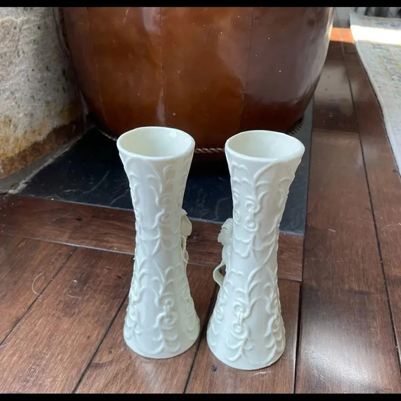 Vintage K’s Collection ornate cream ceramic vases. Set of 2. floral design. - Picture 4 of 9